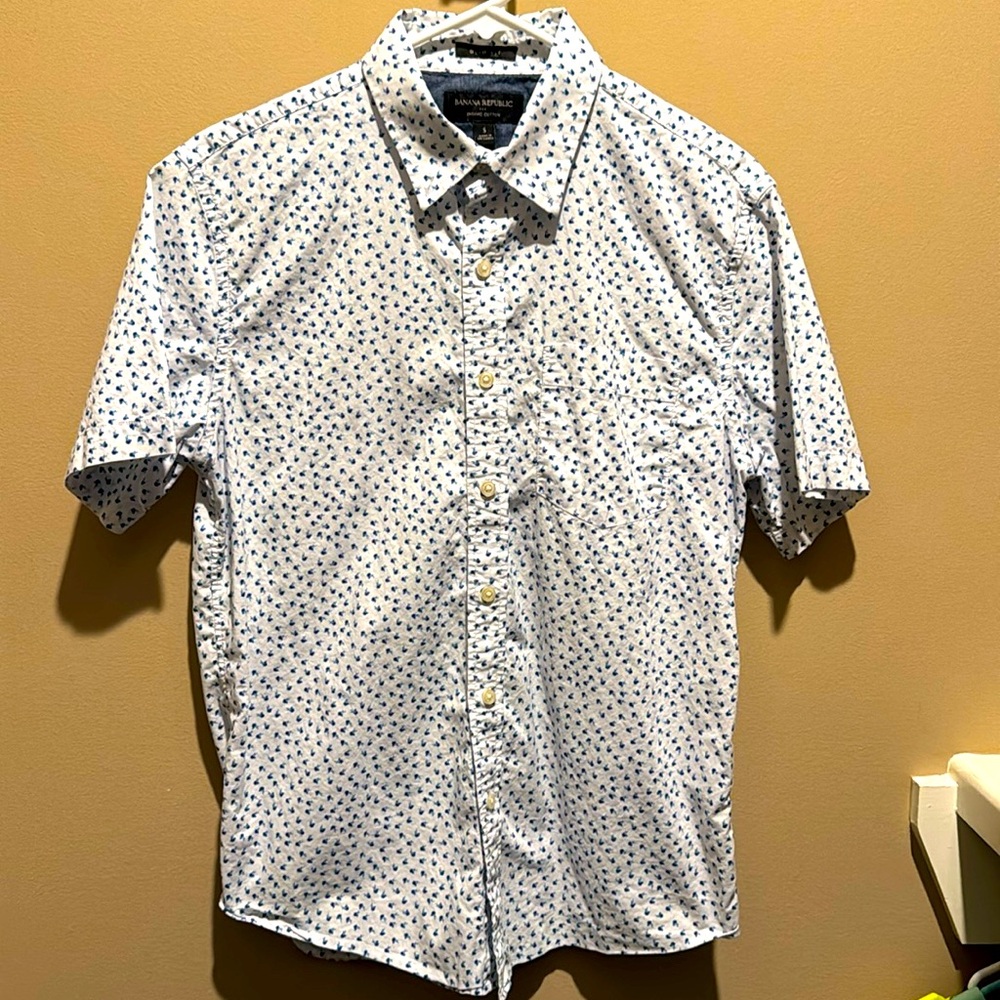 Banana Republic slim fit button down with royal blue rose design